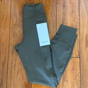*NWT* Lululemon In Movement 7/8 Tight Size 4